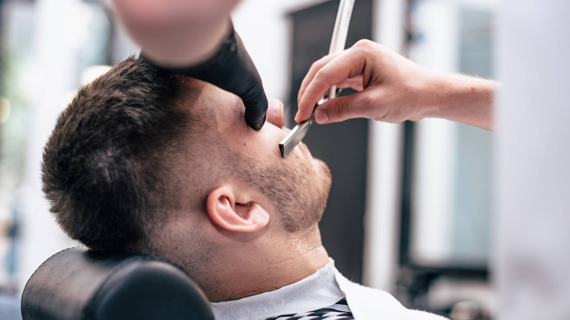 TWENTY.TWO CUT Bangkok hot towel shave and men grooming service